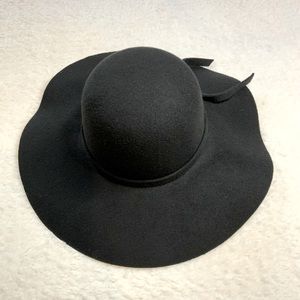 🆕Women’s Black Felt Hat NWOT
